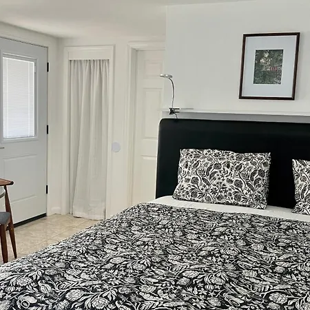 3 Doors Down To New Orleans , Excellent Location! Apartment